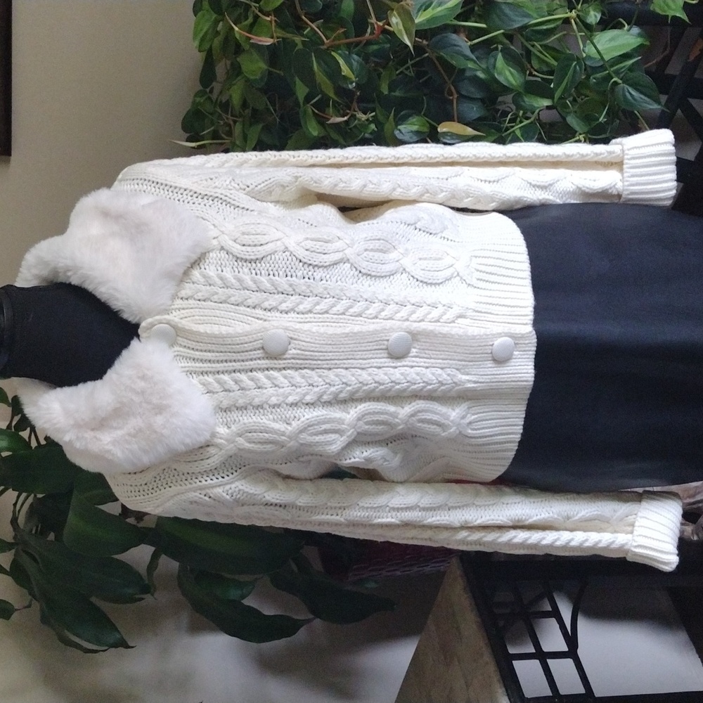 Stunning sweater jacket with detachable collar.